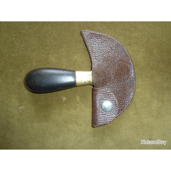 objet divers :couteau demi-lune de bourrelier