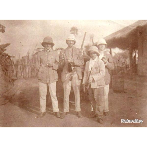 Photo Afrique coloniale Congo. Groupe de chasseurs. Circa 1920