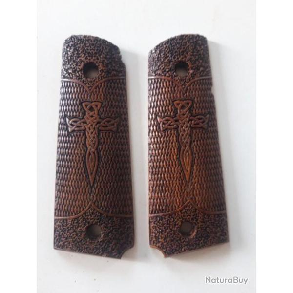 PAIRE DE PLAQUETTES EN BOIS POUR CROSSE DE COLT 45.MODELE �P�E