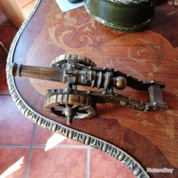 beau petit canon en bronze