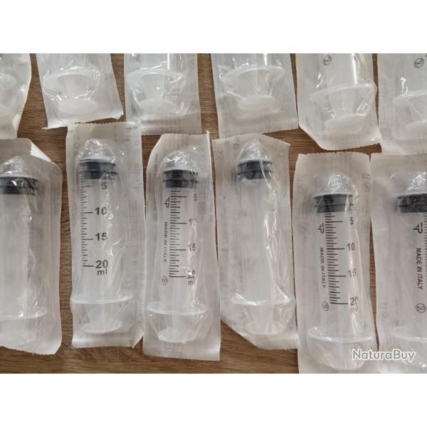 Lot 27 seringues et aiguilles - 20ml