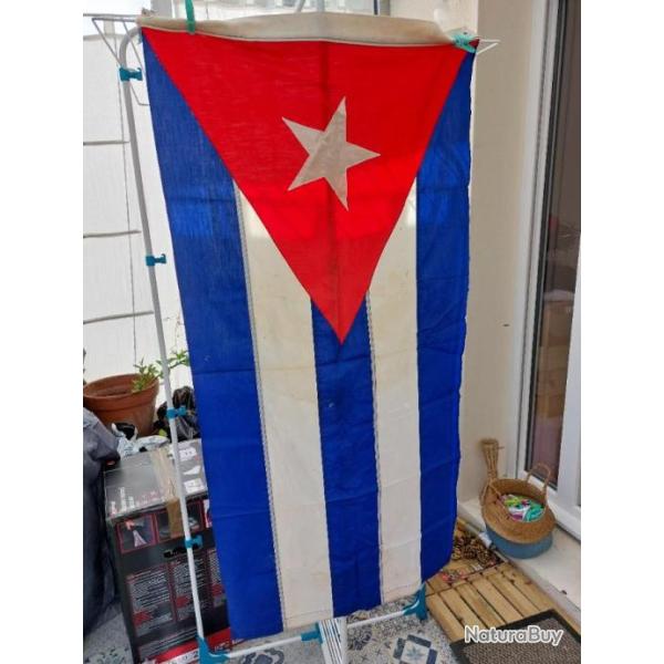 Drapeaux am�ricain et cubain