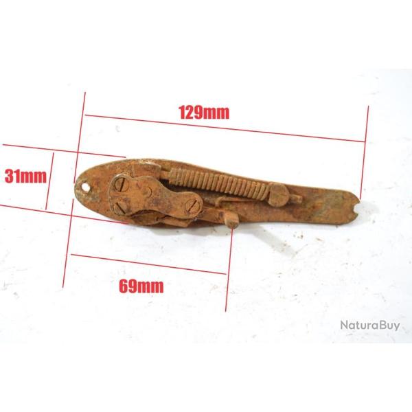 Platine de fusil ancien � chien. Pi�ce oxyd�e, � nettoyer / restaurer.