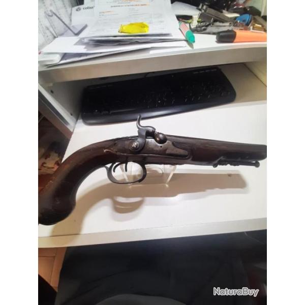 pistolet de v�nerie primitivement � silex transform� � capsule