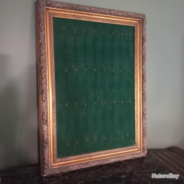 Ancien cadre de tableau sculpt� pour porte clef