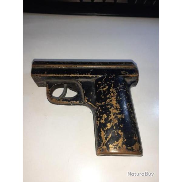 pistolet � eau de marque S A M utilis� par la r�sistance