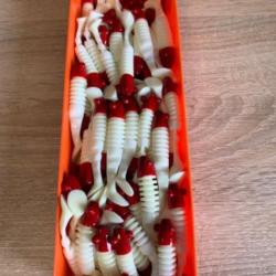 Leurre souple Delalande blanc 8 cm skeleton