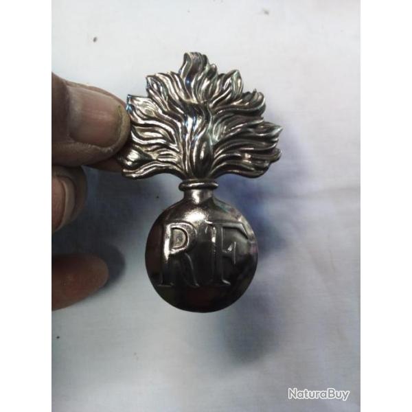 Grenade de casque Insigne neuf Rondache mtallique Gendarmerie type adrian