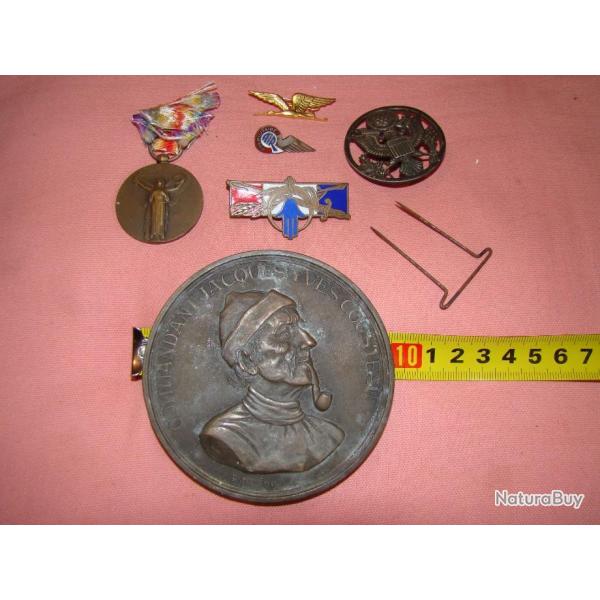 LOT DE MEDAILLES ET D'INSIGNES faire offre