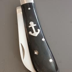 ANCIEN COUTEAU LONDON, manche CORNE, guilloch&eacute;.