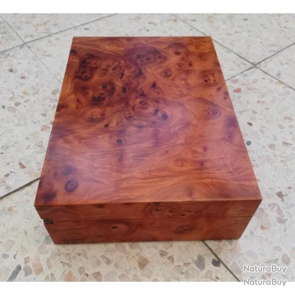 MAGNIFIQUE BOITE A CIGARRE EN VERITABLE BOIS DE ROSES EN TRES TRES BON ETAT