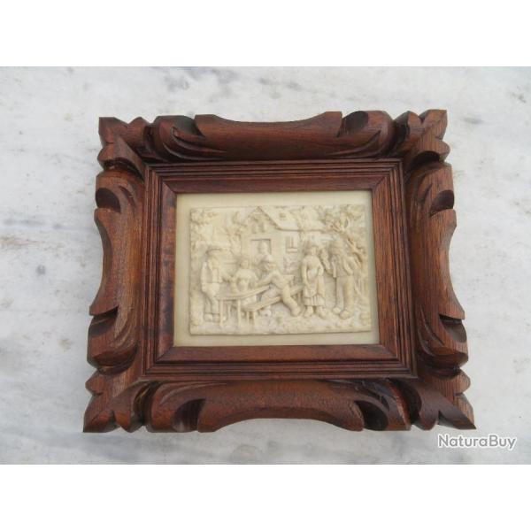 Ancien tableau en pierre calcaire fontaine ptrifiante de Chaudes-Aigues scne de village anim(XX)