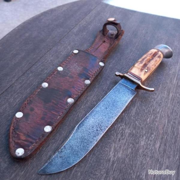 Magnifique Couteau de Chasse Manche en Bois de Cerf avec �tui en cuir