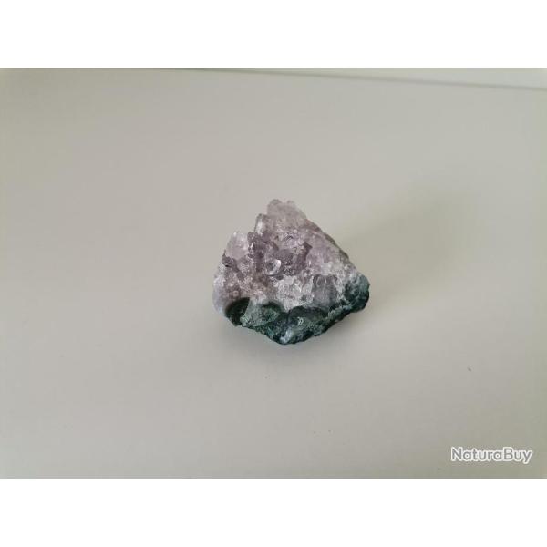 Pierre Amthyste de 4 cm sur 3 cm