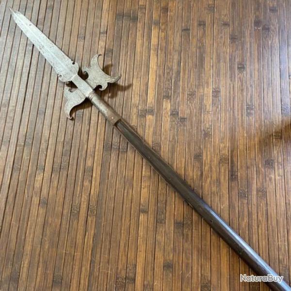 HALLEBARDE DE PAREMENT FER FORG� XVll �me