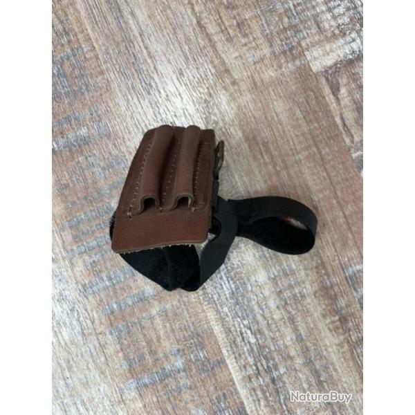 ETUIT CUIR 2 BALLES AVEC SON SUPPORT CARABINE