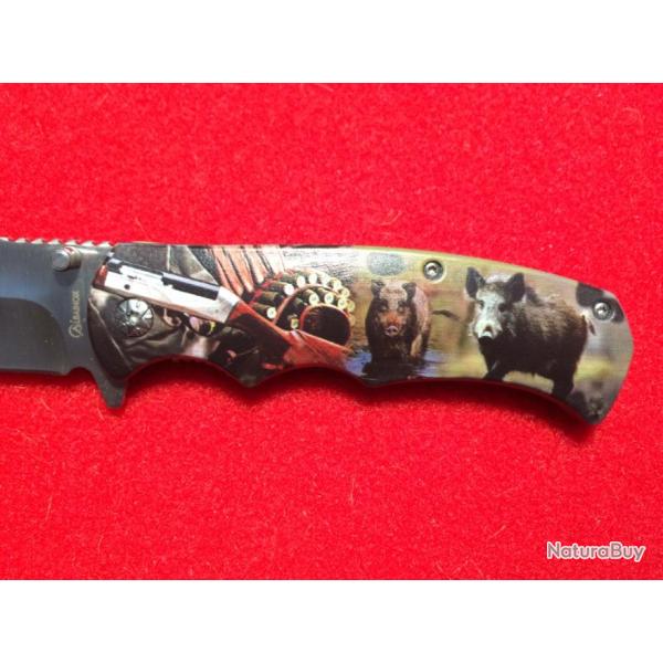 COUTEAU : OUVERTURE ET FERMETURE D'UNE MAIN, MOTIFS : SANGLIER.