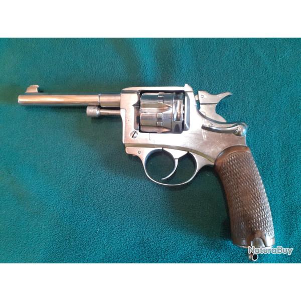 Magnifique et rare 8mm 1892 Civil Nickel� de St Etienne. Arme de collection vente libre + 18 ans.