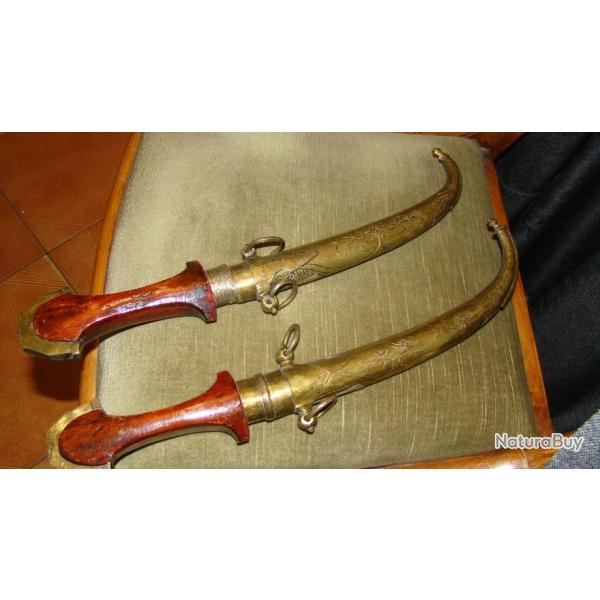 LOT DE 2 POIGNARDS A IDENTIFIER