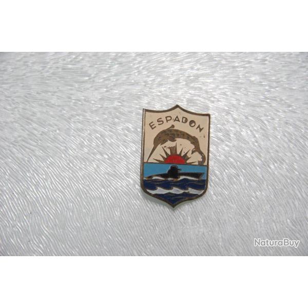 INSIGNE DU LEVANT : SOUS-MARIN  ESPADON  --- FABRICATION LOCALE DU LEVANT ------------------