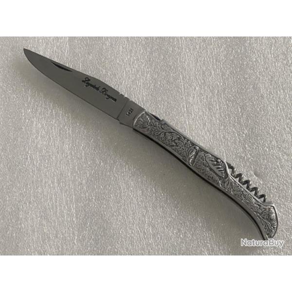 Couteau de poche Le Bougna 22 cm ouvert manche en aluminium motif cerf avec tir bouchon.