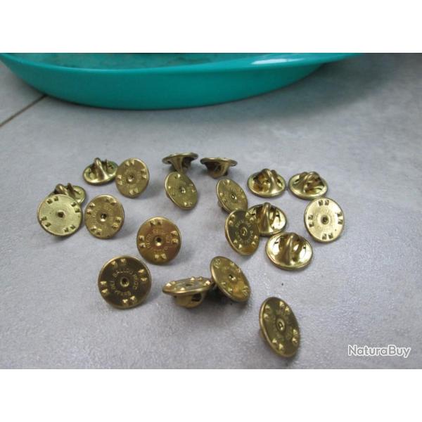 20 attaches de pins a saisir ! (b15)