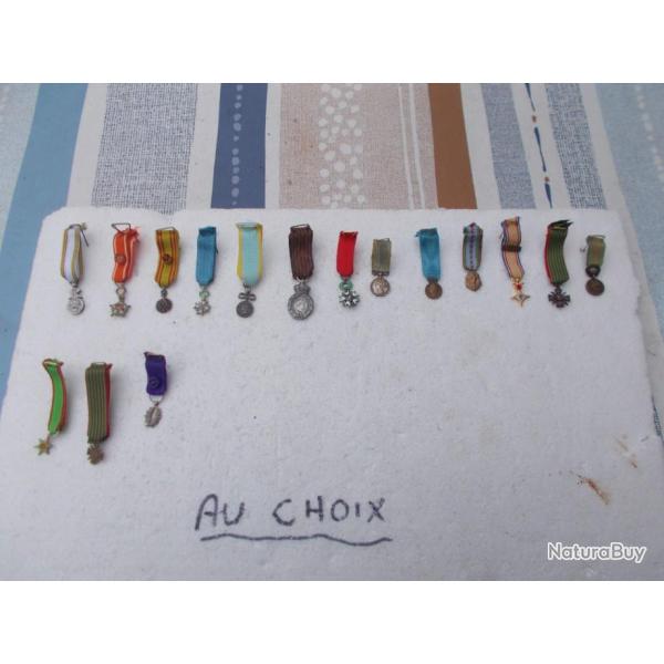 lot de mini m�dailles au choix neuves (demander les prix)