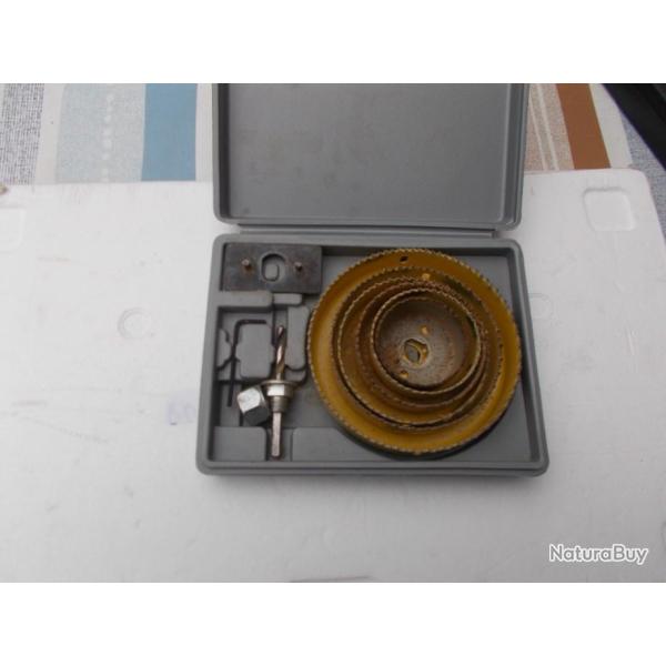 coffret de scies cloches ayant peu servi!!