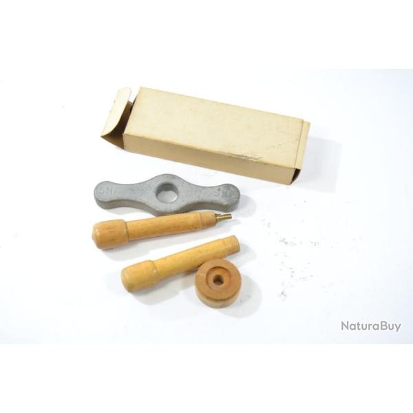 Ancien amorceur d�samorceur pour cartouches de chasse, calibre 20. Buis outil rechargement (C)