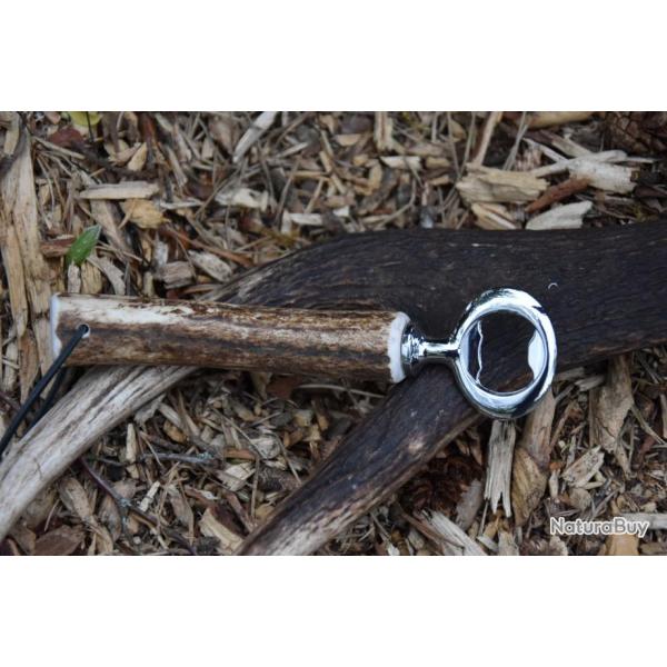 Decapsuleur en bois de cerf