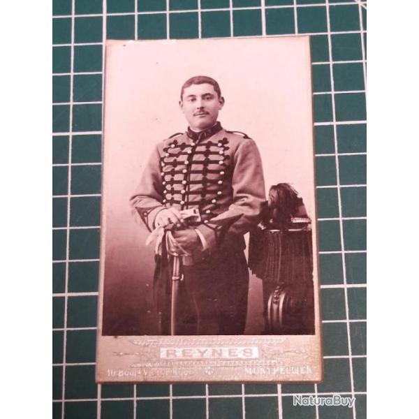 BRIGADIER 13 EME CHASSEURS A CHEVAL 3 EME REPUBLIQUE SABRE ET SHAKO, PHOTO CDV DE REYNES MONTPELLIER