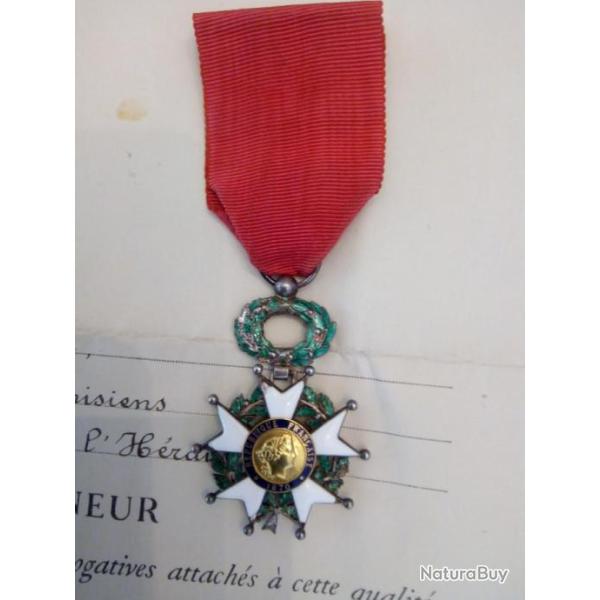 Etoile de chevalier de la Lgion d'honneur mdaille avec diplme 3 ime rpublique