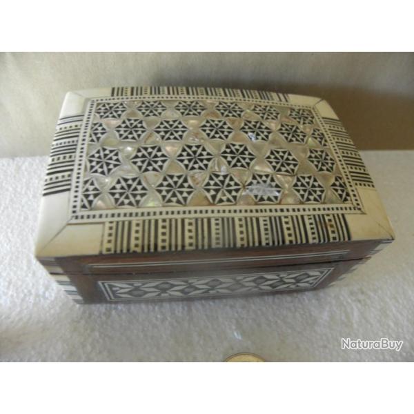 petite vintage bote en marqueterie