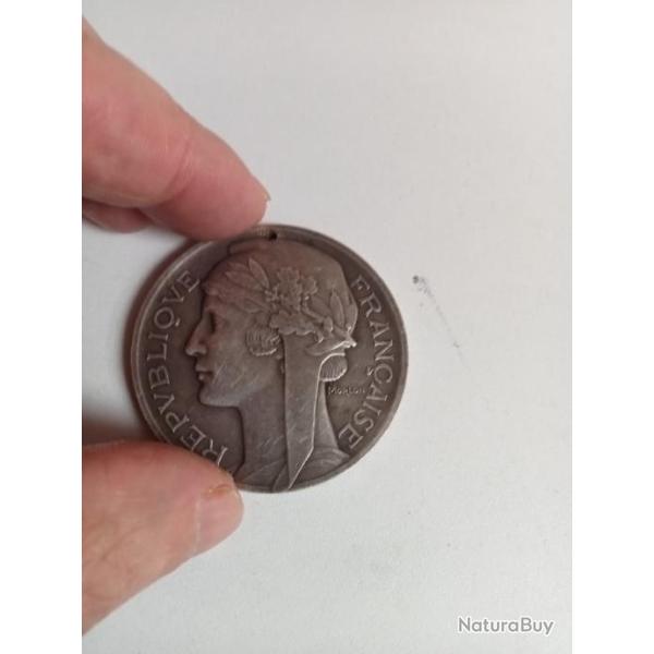 Medaille education physique offert par le ministre en bronze diam�tre 5 cm