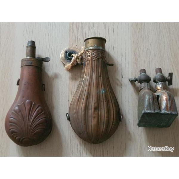 Lot 3 poires �  poudre vides �  nettoyer et restaurer dont une double.