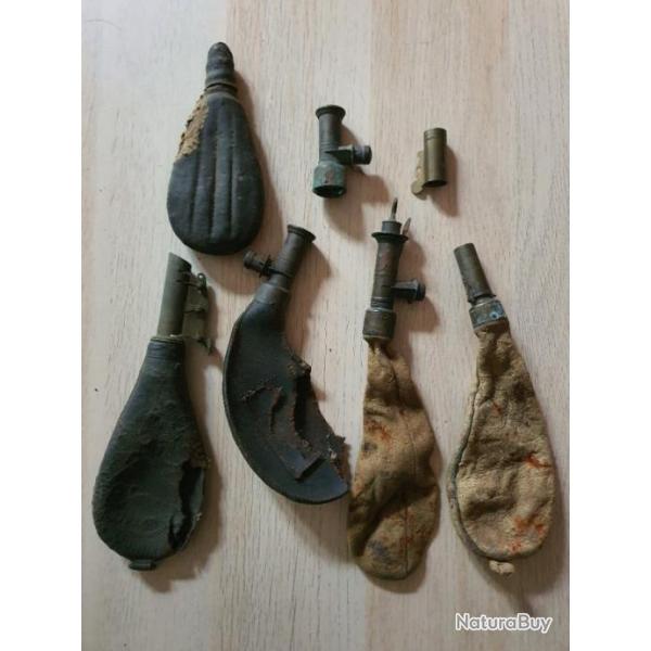 Lot poires �  poudre de chasse vides �  nettoyer et restaurer ou pour pi�ces
