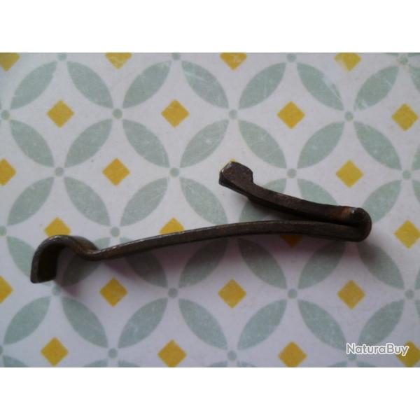 ANCIEN RESSORT DE PLATINE DROIT POUR FUSIL OU AUTRE (?)