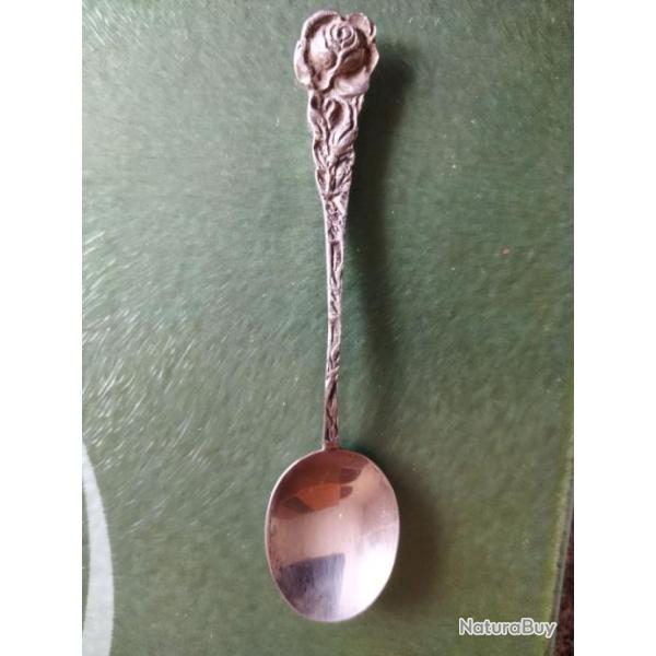 Petite cuill�re de M�rren en Suisse