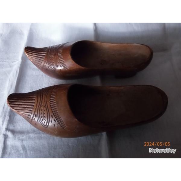 Paire de sabot d'exposition de 1937.(cadeau de Noel pour collectionneur)