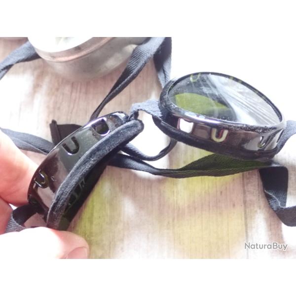 Lunettes de glacier arm�e suisse dans leur boite d'origine, monture noire