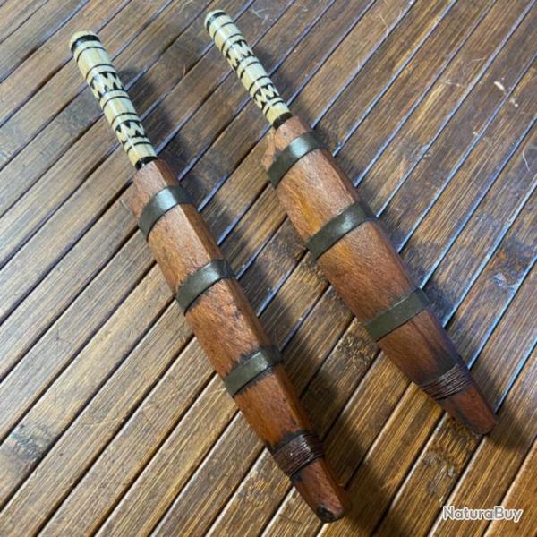 PETITE PAIRE DE COUTEAU POIGNARD TRIBAL D'AFRIQUE MANCHE EN OS AVEC FOURREAU BOIS