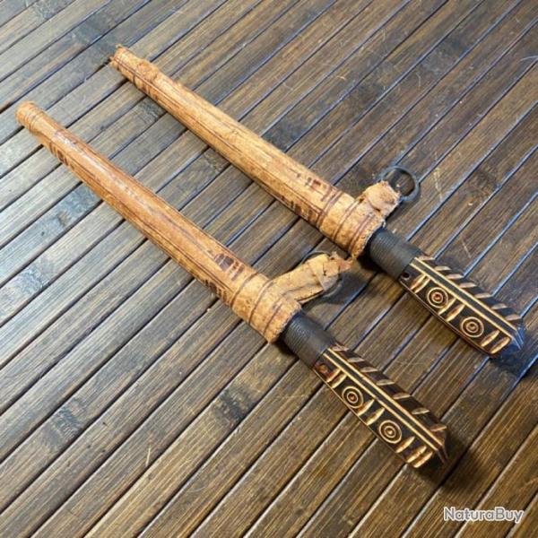 PAIRE DE COUTEAU POIGNARD TRIBAL D'AFRIQUE MANCHE EN BOIS FOURREAU BOIS ET PEAU