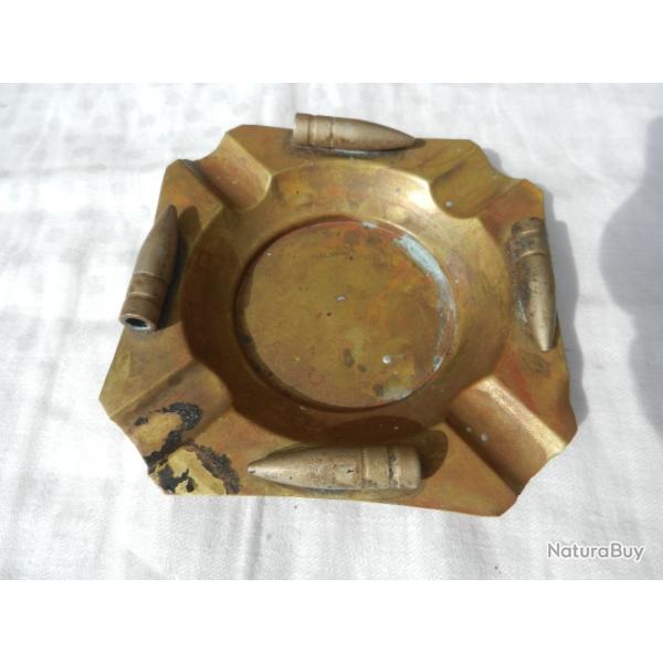cendrier laiton (genre artisanat de tranch�e) avec balles de fusil Mauser.
