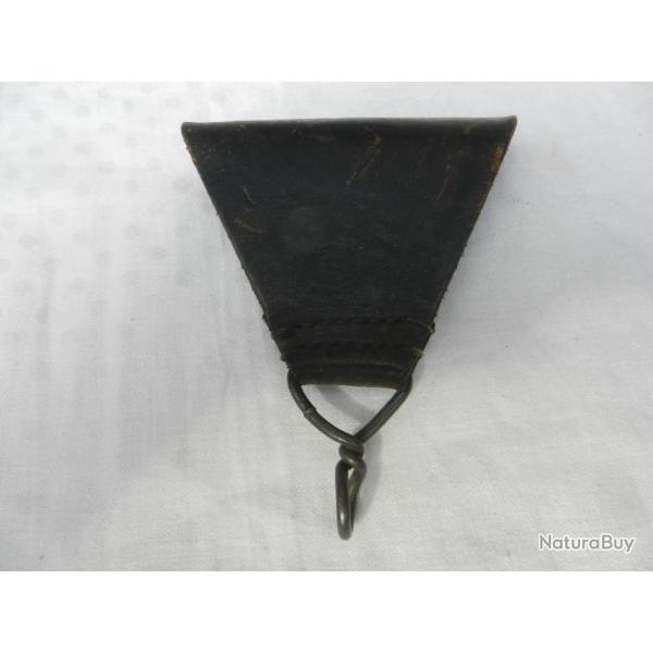 triangle de brellage cuir noir mod. 1935 militaire fran�ais.