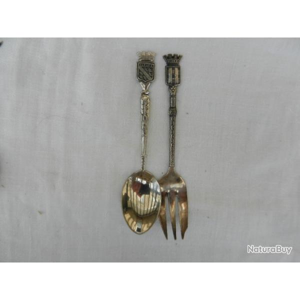 1 petite fourchette de collection ville Vichy-1 petite cuill�re de collection Alsace