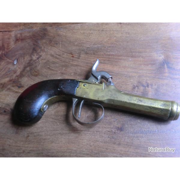 pistolet a percussion canon en bronze coul� octogonal moulur� a la bouche  L E G