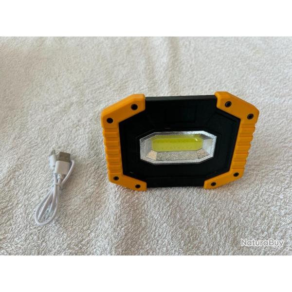 Mini projecteur de travail Led Portable Rechargeable � poign�e 30W