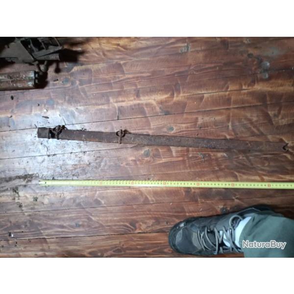 Fourreau fortement corrod� sabre