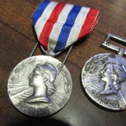 2 décoration Médaille honneur des cheminots Chemin de fer SNCF Vernay attribuée 1961 + 1982