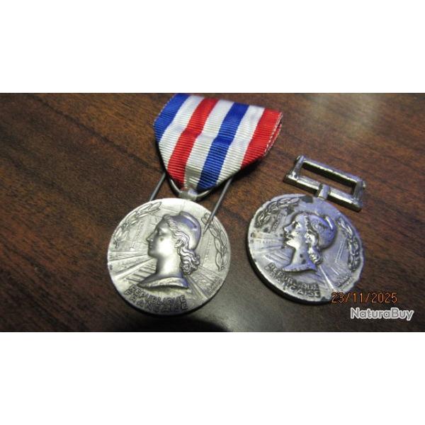 2 d�coration M�daille honneur des cheminots Chemin de fer SNCF Vernay attribu�e 1961 + 1982
